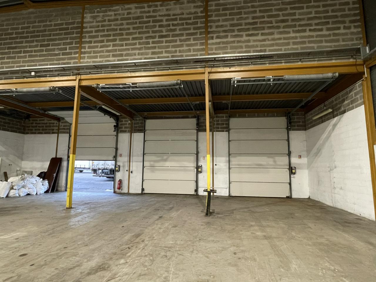 Local d'activité Saint-Ouen-l'Aumône 946m² Location local d'activité Saint-Ouen-l'Aumône Val-d'Oise OLACT2419803 4